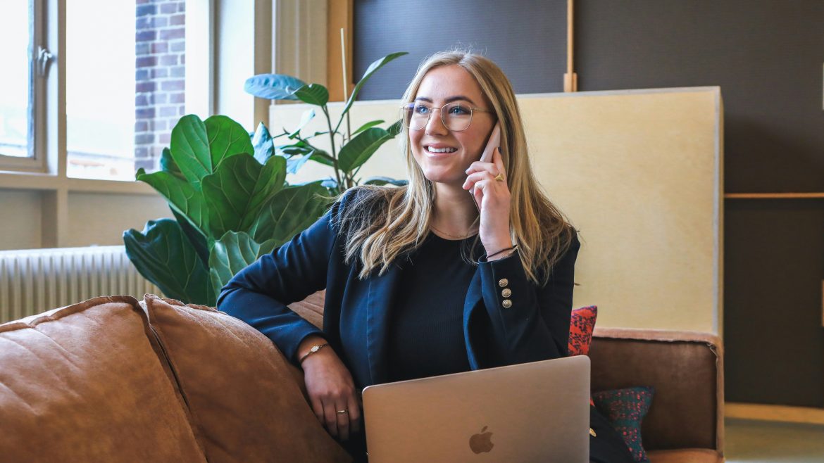 Hiring AI Executives: In-House Recruitment vs. Executive Search Firm
